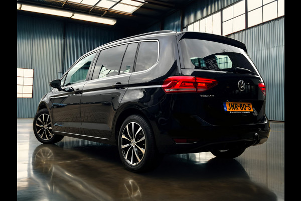 Volkswagen Touran 1.5 TSI Highline 7p Carplay_Trekhaak_ACC_Front assist