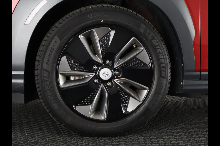 Hyundai Kona EV Fashion Design 64 kWh Two-Tone 400 km actieradius | ACCU 100% | Navigatie | Schuif-/Kanteldak | Leder |