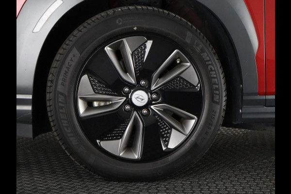 Hyundai Kona EV Fashion Design 64 kWh Two-Tone 400 km actieradius | ACCU 100% | Navigatie | Schuif-/Kanteldak | Leder |