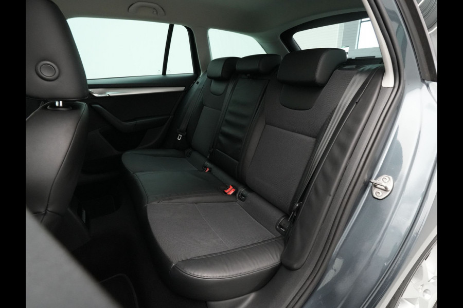 Škoda Octavia Combi 1.0 TSI 115pk Greentech Business Edition Navigatie Stoelverwarming Clima Carplay Argon
