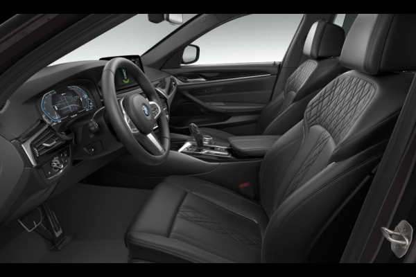 BMW 5 Serie 530e M-Sport - Individual ''Crystal Casserit Black'' - Dak - Head-Up