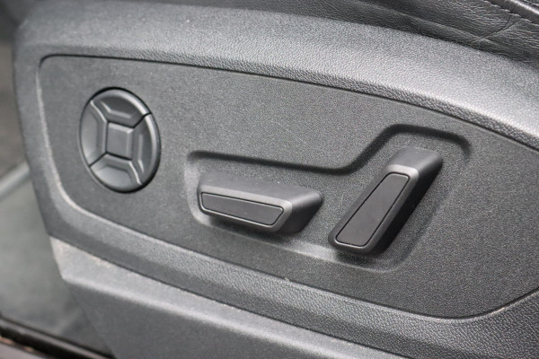 Audi e-tron Sportback 50 quattro S edition 71 kWh | Luchtvering | Panoramadak | Adaptieve Cruise Control | Camera | Memory | Matrix-LED | Stoelverwarming | Keyless Entry | Audi Sound System |