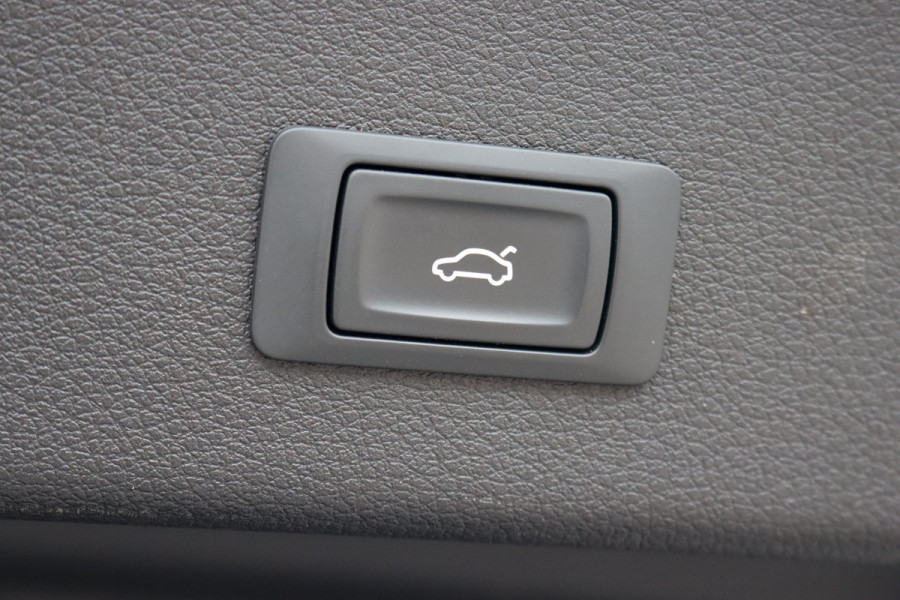 Audi e-tron Sportback 50 quattro S edition 71 kWh | Luchtvering | Panoramadak | Adaptieve Cruise Control | Camera | Memory | Matrix-LED | Stoelverwarming | Keyless Entry | Audi Sound System |