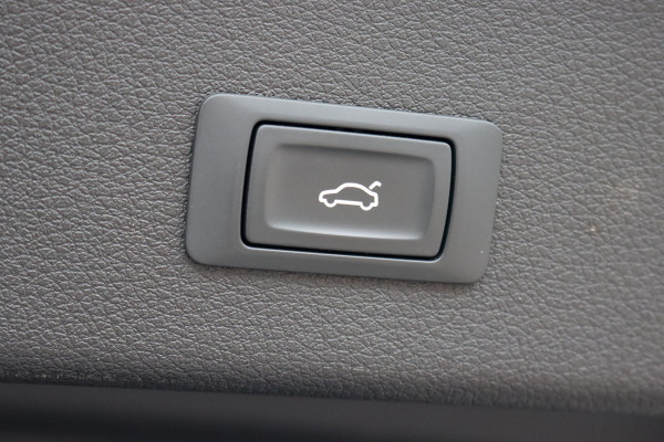 Audi e-tron Sportback 50 quattro S edition 71 kWh | Luchtvering | Panoramadak | Adaptieve Cruise Control | Camera | Memory | Matrix-LED | Stoelverwarming | Keyless Entry | Audi Sound System |