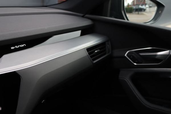 Audi e-tron Sportback 50 quattro S edition 71 kWh | Luchtvering | Panoramadak | Adaptieve Cruise Control | Camera | Memory | Matrix-LED | Stoelverwarming | Keyless Entry | Audi Sound System |