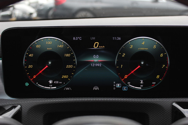 Mercedes-Benz CLA-Klasse Shooting Brake 200 Business Solution AMG / Trekhaak / Panoramadak / Camera / Memory seats / Keyless / 18'' / Sfeerverlichting / Matrix LED / Navigatie / Stoelverwarming / Cruise Control