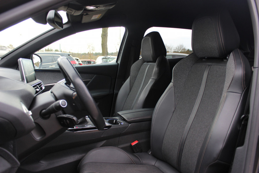 Peugeot 3008 1.2 PureTech GT Line Avantage / Trekhaak / Camera / Navigatie / 19'' / Half leder / CarPlay / Keyless / Cruise Control