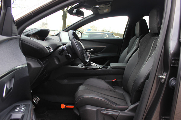 Peugeot 3008 1.2 PureTech GT Line Avantage / Trekhaak / Camera / Navigatie / 19'' / Half leder / CarPlay / Keyless / Cruise Control