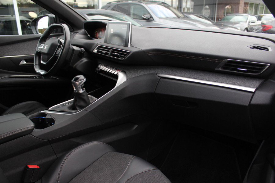 Peugeot 3008 1.2 PureTech GT Line Avantage / Trekhaak / Camera / Navigatie / 19'' / Half leder / CarPlay / Keyless / Cruise Control