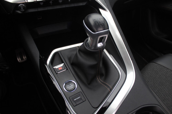 Peugeot 3008 1.2 PureTech GT Line Avantage / Trekhaak / Camera / Navigatie / 19'' / Half leder / CarPlay / Keyless / Cruise Control
