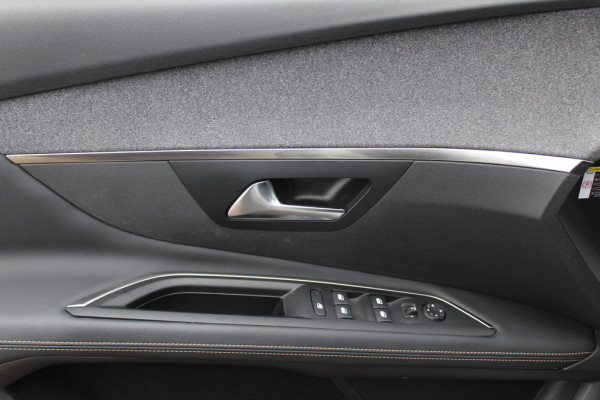 Peugeot 3008 1.2 PureTech GT Line Avantage / Trekhaak / Camera / Navigatie / 19'' / Half leder / CarPlay / Keyless / Cruise Control