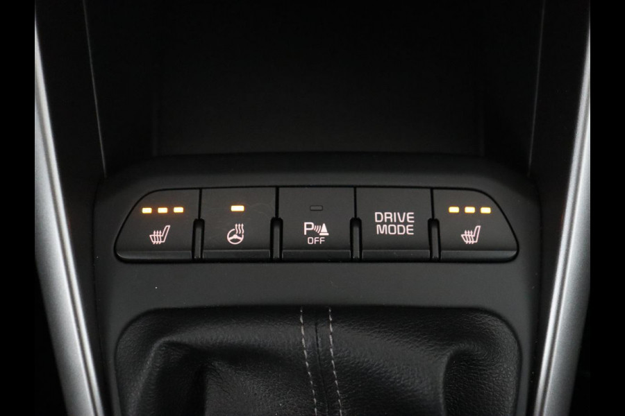 Kia Stonic 1.0 T-GDi MHEV GT-Line | 38.500km NAP | Stoelverwarming | Camera | Carplay | Adaptive cruise | Half leder | Stuurverwarming | Navigatie | Full LED | Keyless | Parkeerhulp | Climate control