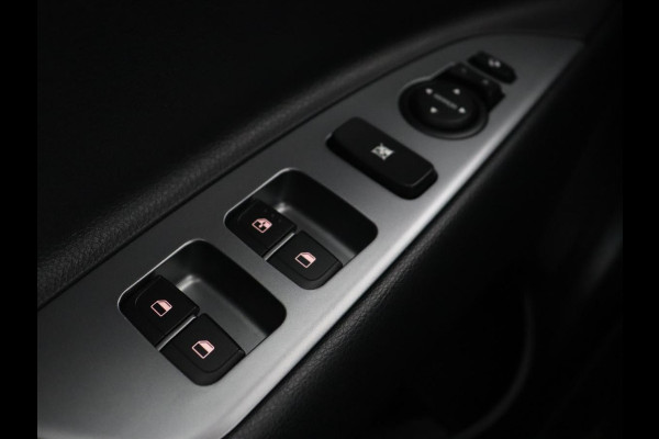 Kia Stonic 1.0 T-GDi MHEV GT-Line | 38.500km NAP | Stoelverwarming | Camera | Carplay | Adaptive cruise | Half leder | Stuurverwarming | Navigatie | Full LED | Keyless | Parkeerhulp | Climate control