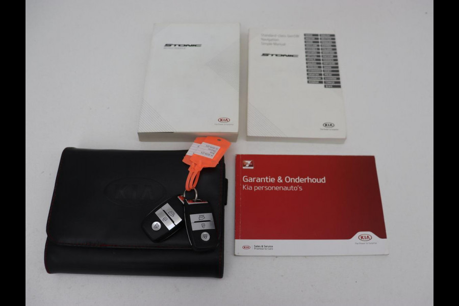 Kia Stonic 1.0 T-GDi MHEV GT-Line | 38.500km NAP | Stoelverwarming | Camera | Carplay | Adaptive cruise | Half leder | Stuurverwarming | Navigatie | Full LED | Keyless | Parkeerhulp | Climate control