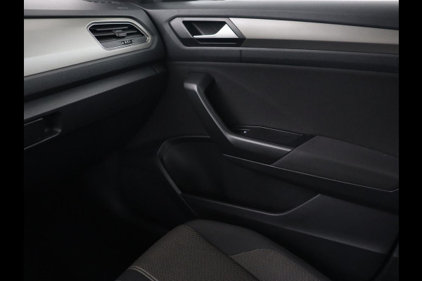 Volkswagen T-Roc 1.0 TSI Style | Camera | Carplay | Climate control | Full LED | Navigatie | Adaptive cruise | Parkeerhulp | 18'' | Bluetooth