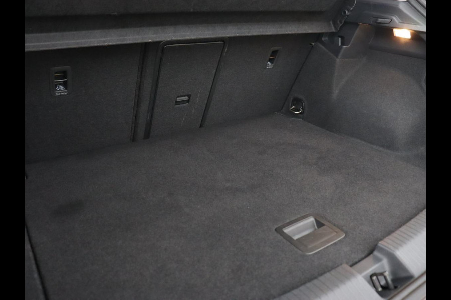 Volkswagen T-Roc 1.0 TSI Style | Camera | Carplay | Climate control | Full LED | Navigatie | Adaptive cruise | Parkeerhulp | 18'' | Bluetooth