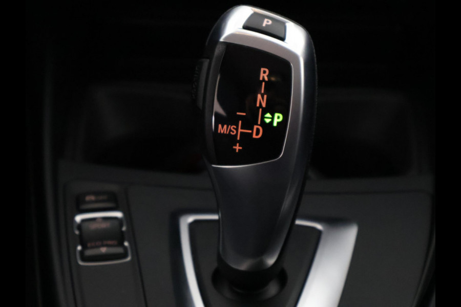 BMW 1-serie 118d High Executive Automaat | Navigatie | Leder | Stoelverwarming |