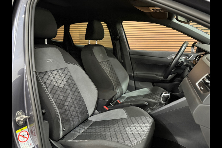 Volkswagen Taigo 1.0 TSI R-Line | Adaptive Cruise | IQ.Light | Navigatie | 18' inch | Camera | Virtual Cockpit | DAB