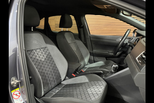 Volkswagen Taigo 1.0 TSI R-Line | Adaptive Cruise | IQ.Light | Navigatie | 18' inch | Camera | Virtual Cockpit | DAB