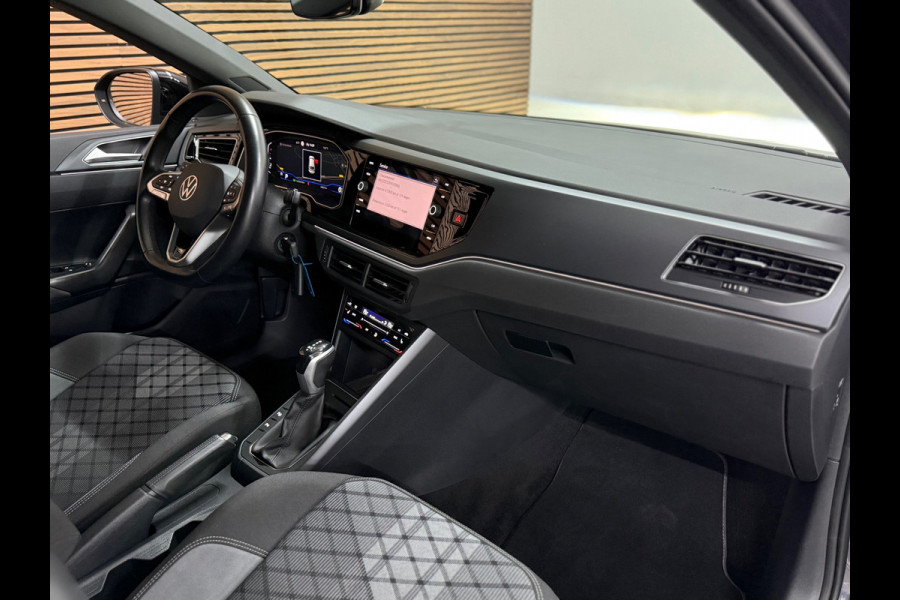 Volkswagen Taigo 1.0 TSI R-Line | Adaptive Cruise | IQ.Light | Navigatie | 18' inch | Camera | Virtual Cockpit | DAB
