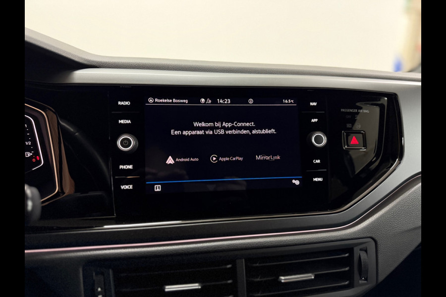 Volkswagen Taigo 1.0 TSI R-Line | Adaptive Cruise | IQ.Light | Navigatie | 18' inch | Camera | Virtual Cockpit | DAB