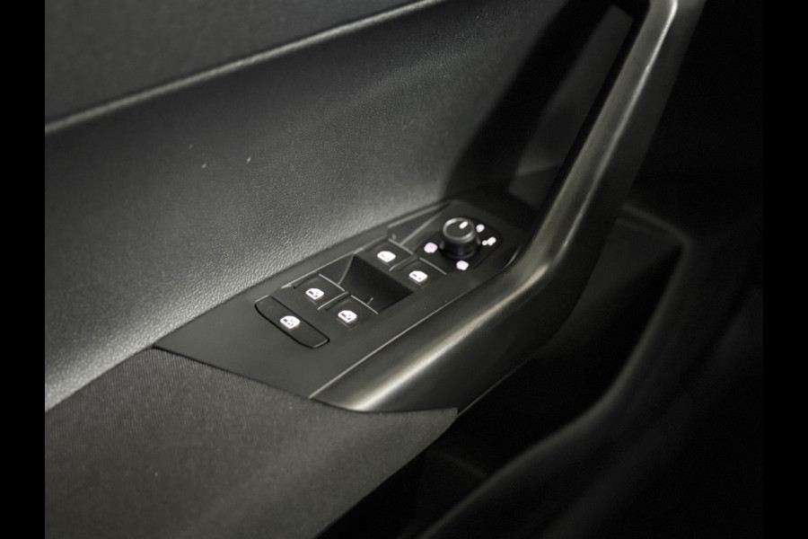 Volkswagen Taigo 1.0 TSI R-Line | Adaptive Cruise | IQ.Light | Navigatie | 18' inch | Camera | Virtual Cockpit | DAB