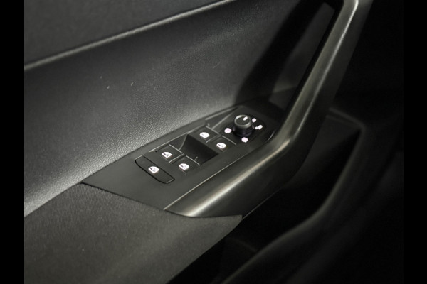 Volkswagen Taigo 1.0 TSI R-Line | Adaptive Cruise | IQ.Light | Navigatie | 18' inch | Camera | Virtual Cockpit | DAB
