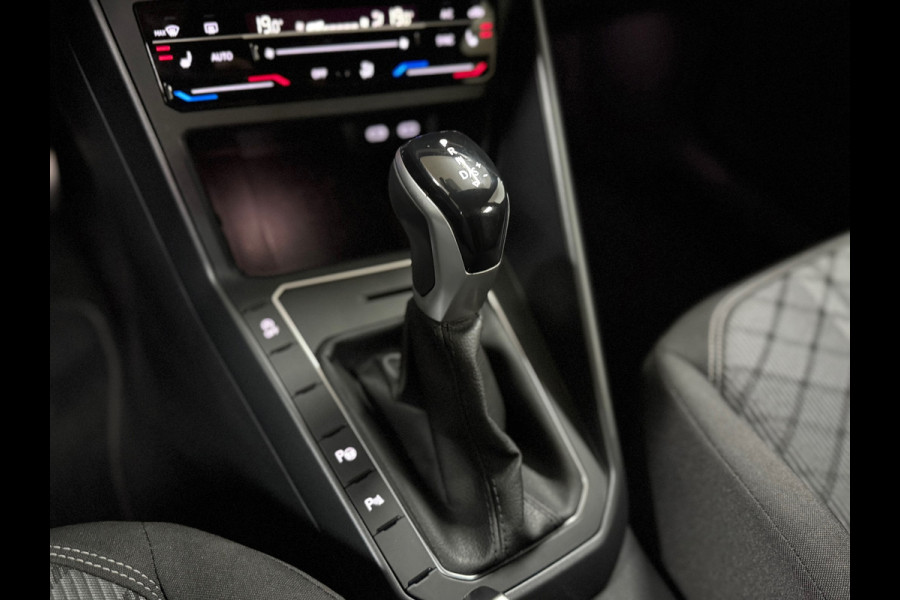 Volkswagen Taigo 1.0 TSI R-Line | Adaptive Cruise | IQ.Light | Navigatie | 18' inch | Camera | Virtual Cockpit | DAB