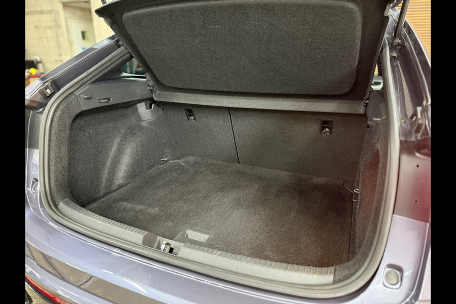 Volkswagen Taigo 1.0 TSI R-Line | Adaptive Cruise | IQ.Light | Navigatie | 18' inch | Camera | Virtual Cockpit | DAB