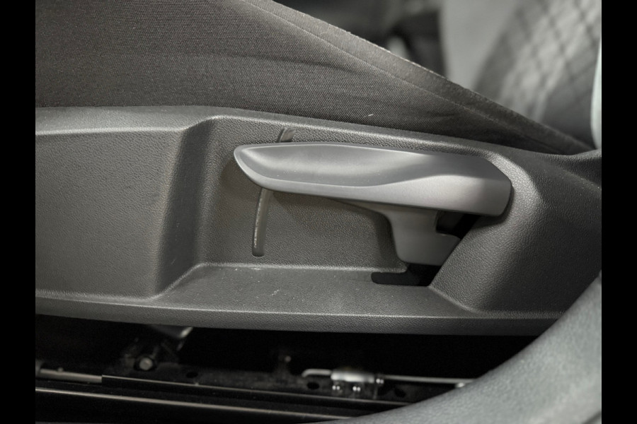 Volkswagen Taigo 1.0 TSI R-Line | Adaptive Cruise | IQ.Light | Navigatie | 18' inch | Camera | Virtual Cockpit | DAB