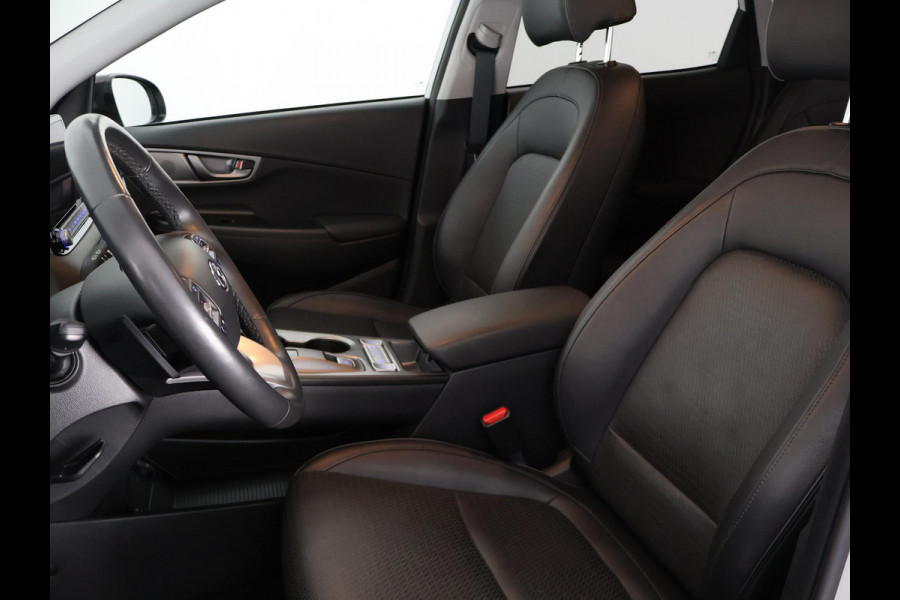 Hyundai Kona PRIMIUM EV 64 KWH 1e EIG ACCU 92% GARANTIE 10-2030 BEREIK 466 KM ! LEDER. STUUR/STOEL VERWARMING.DODE HOEK DETECTIE