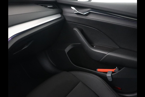 Škoda Octavia 1.0 e-TSI Sport | Trekhaak | Carplay | Navigatie | Sportstoelen | Full LED | 18'' | Parkeerhulp | Sfeerverlichting | Cruise control | Climate control | Bluetooth