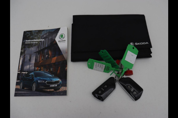 Škoda Octavia 1.0 e-TSI Sport | Trekhaak | Carplay | Navigatie | Sportstoelen | Full LED | 18'' | Parkeerhulp | Sfeerverlichting | Cruise control | Climate control | Bluetooth