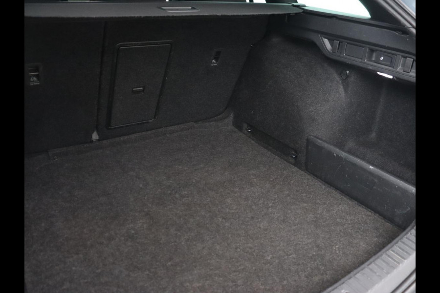 Škoda Octavia 1.0 e-TSI Sport | Trekhaak | Carplay | Navigatie | Sportstoelen | Full LED | 18'' | Parkeerhulp | Sfeerverlichting | Cruise control | Climate control | Bluetooth