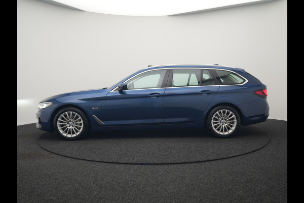 BMW 5 Serie Touring 530e Sportline Plug In Hybrid 293pk Dealer O.H. PHEV | Panodak | Head Up | Adaptive Cruise | Laser LED | Lederen Sportstoelen Verwarmd | Apple Carplay | Sfeerverlichting | Navigatie | Virtual | Keyless | Blis | DAB |