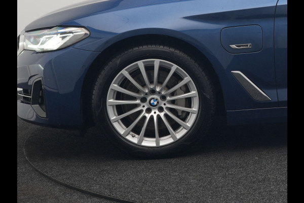 BMW 5 Serie Touring 530e Sportline Plug In Hybrid 293pk Dealer O.H. PHEV | Panodak | Head Up | Adaptive Cruise | Laser LED | Lederen Sportstoelen Verwarmd | Apple Carplay | Sfeerverlichting | Navigatie | Virtual | Keyless | Blis | DAB |