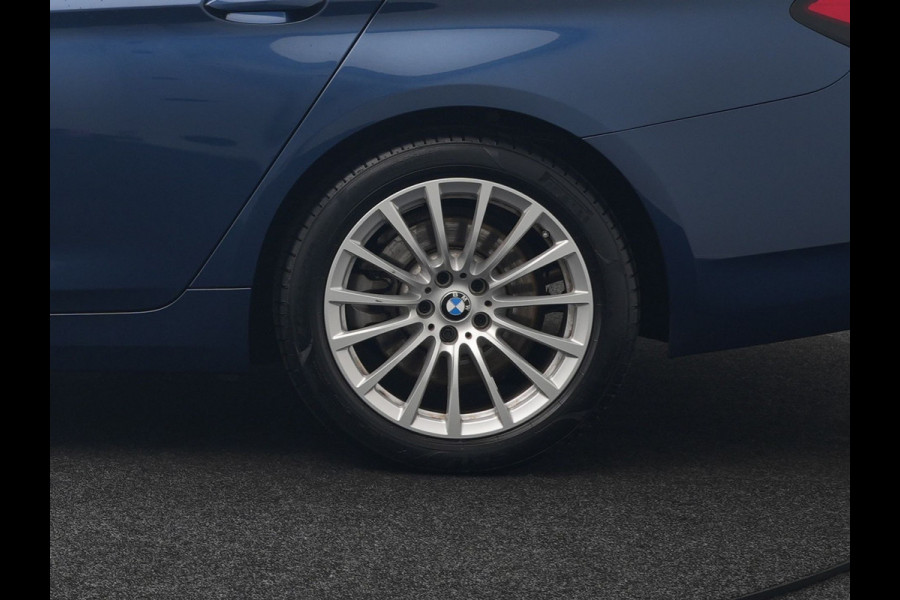BMW 5 Serie Touring 530e Sportline Plug In Hybrid 293pk Dealer O.H. PHEV | Panodak | Head Up | Adaptive Cruise | Laser LED | Lederen Sportstoelen Verwarmd | Apple Carplay | Sfeerverlichting | Navigatie | Virtual | Keyless | Blis | DAB |