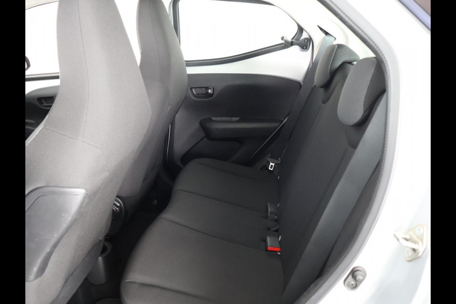 Toyota Aygo 1.0 VVT-i X SILVERLINE FUN CARPLAY NAVI AIRCO.5 DRS .GARANTIE TOT 2031 !