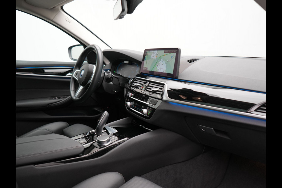 BMW 5 Serie Touring 530e Sportline Plug In Hybrid 293pk Dealer O.H. PHEV | Panodak | Head Up | Adaptive Cruise | Laser LED | Lederen Sportstoelen Verwarmd | Apple Carplay | Sfeerverlichting | Navigatie | Virtual | Keyless | Blis | DAB |