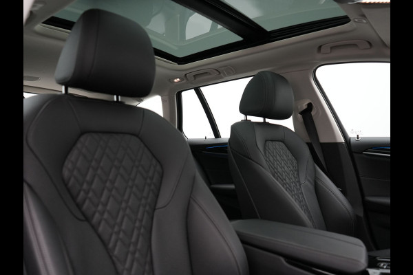 BMW 5 Serie Touring 530e Sportline Plug In Hybrid 293pk Dealer O.H. PHEV | Panodak | Head Up | Adaptive Cruise | Laser LED | Lederen Sportstoelen Verwarmd | Apple Carplay | Sfeerverlichting | Navigatie | Virtual | Keyless | Blis | DAB |