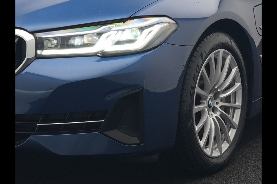 BMW 5 Serie Touring 530e Sportline Plug In Hybrid 293pk Dealer O.H. PHEV | Panodak | Head Up | Adaptive Cruise | Laser LED | Lederen Sportstoelen Verwarmd | Apple Carplay | Sfeerverlichting | Navigatie | Virtual | Keyless | Blis | DAB |