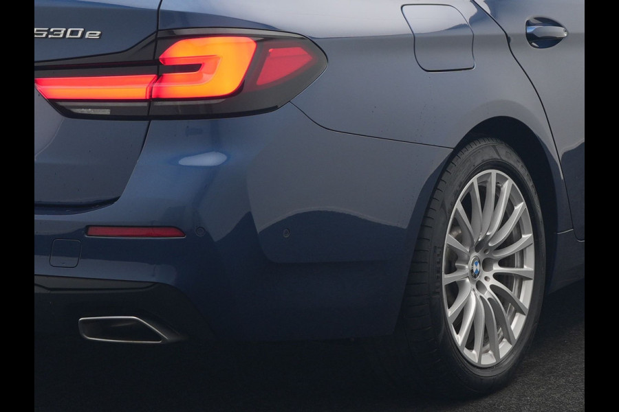 BMW 5 Serie Touring 530e Sportline Plug In Hybrid 293pk Dealer O.H. PHEV | Panodak | Head Up | Adaptive Cruise | Laser LED | Lederen Sportstoelen Verwarmd | Apple Carplay | Sfeerverlichting | Navigatie | Virtual | Keyless | Blis | DAB |