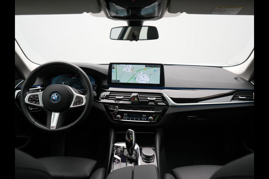 BMW 5 Serie Touring 530e Sportline Plug In Hybrid 293pk Dealer O.H. PHEV | Panodak | Head Up | Adaptive Cruise | Laser LED | Lederen Sportstoelen Verwarmd | Apple Carplay | Sfeerverlichting | Navigatie | Virtual | Keyless | Blis | DAB |