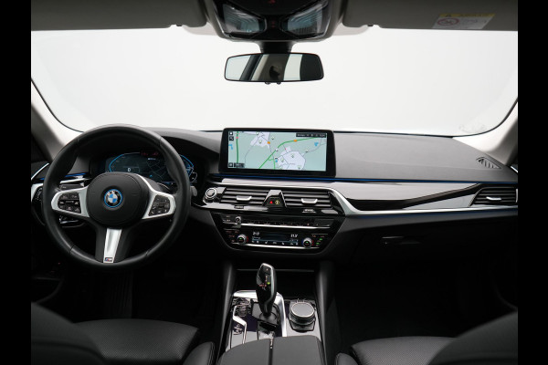 BMW 5 Serie Touring 530e Sportline Plug In Hybrid 293pk Dealer O.H. PHEV | Panodak | Head Up | Adaptive Cruise | Laser LED | Lederen Sportstoelen Verwarmd | Apple Carplay | Sfeerverlichting | Navigatie | Virtual | Keyless | Blis | DAB |