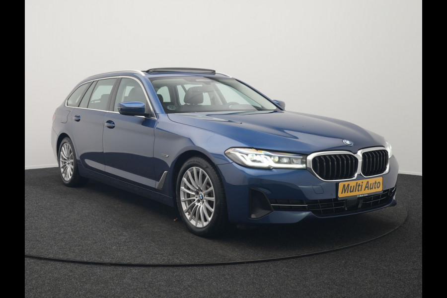 BMW 5 Serie Touring 530e Sportline Plug In Hybrid 293pk Dealer O.H. PHEV | Panodak | Head Up | Adaptive Cruise | Laser LED | Lederen Sportstoelen Verwarmd | Apple Carplay | Sfeerverlichting | Navigatie | Virtual | Keyless | Blis | DAB |