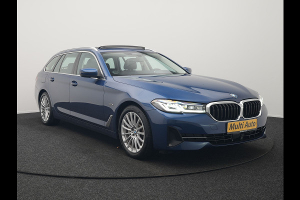 BMW 5 Serie Touring 530e Sportline Plug In Hybrid 293pk Dealer O.H. PHEV | Panodak | Head Up | Adaptive Cruise | Laser LED | Lederen Sportstoelen Verwarmd | Apple Carplay | Sfeerverlichting | Navigatie | Virtual | Keyless | Blis | DAB |
