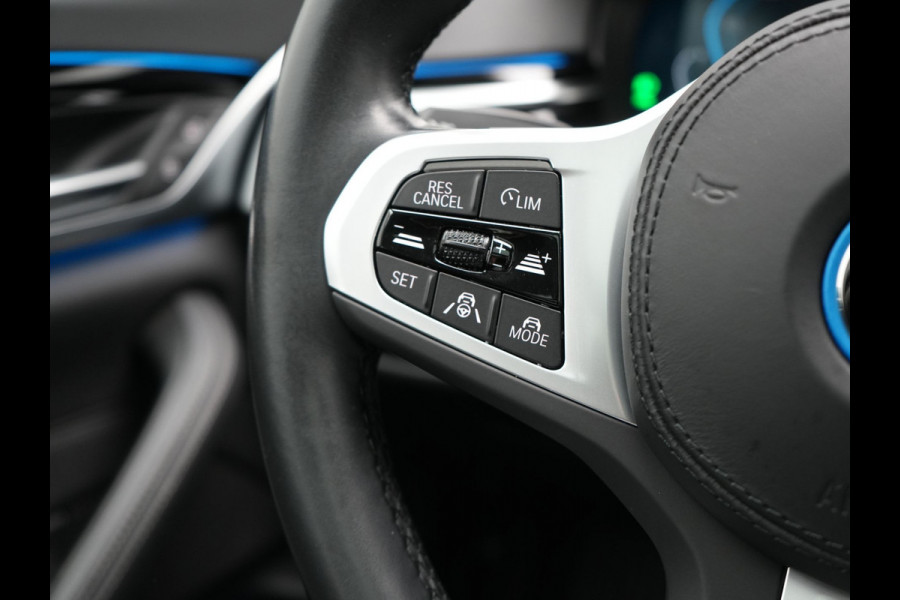 BMW 5 Serie Touring 530e Sportline Plug In Hybrid 293pk Dealer O.H. PHEV | Panodak | Head Up | Adaptive Cruise | Laser LED | Lederen Sportstoelen Verwarmd | Apple Carplay | Sfeerverlichting | Navigatie | Virtual | Keyless | Blis | DAB |