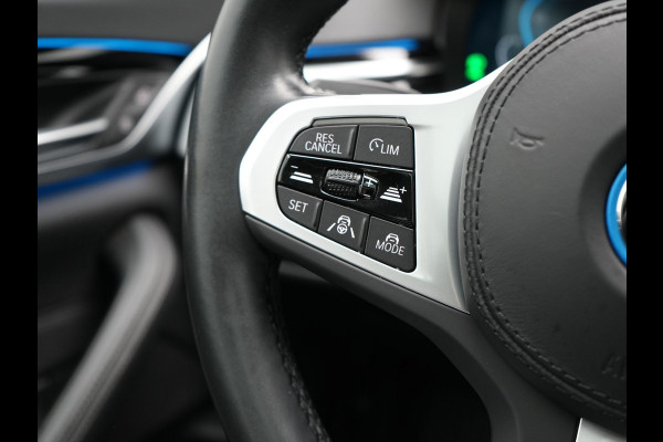 BMW 5 Serie Touring 530e Sportline Plug In Hybrid 293pk Dealer O.H. PHEV | Panodak | Head Up | Adaptive Cruise | Laser LED | Lederen Sportstoelen Verwarmd | Apple Carplay | Sfeerverlichting | Navigatie | Virtual | Keyless | Blis | DAB |