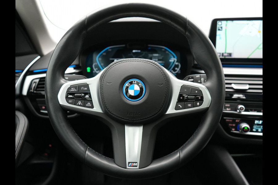 BMW 5 Serie Touring 530e Sportline Plug In Hybrid 293pk Dealer O.H. PHEV | Panodak | Head Up | Adaptive Cruise | Laser LED | Lederen Sportstoelen Verwarmd | Apple Carplay | Sfeerverlichting | Navigatie | Virtual | Keyless | Blis | DAB |