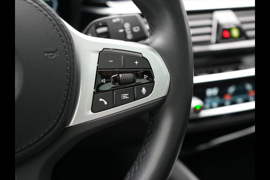 BMW 5 Serie Touring 530e Sportline Plug In Hybrid 293pk Dealer O.H. PHEV | Panodak | Head Up | Adaptive Cruise | Laser LED | Lederen Sportstoelen Verwarmd | Apple Carplay | Sfeerverlichting | Navigatie | Virtual | Keyless | Blis | DAB |